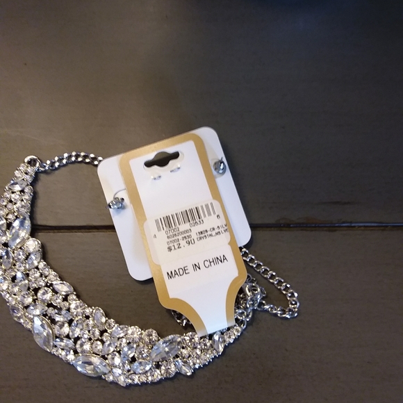 Earring and necklace set - Picture 2 of 3